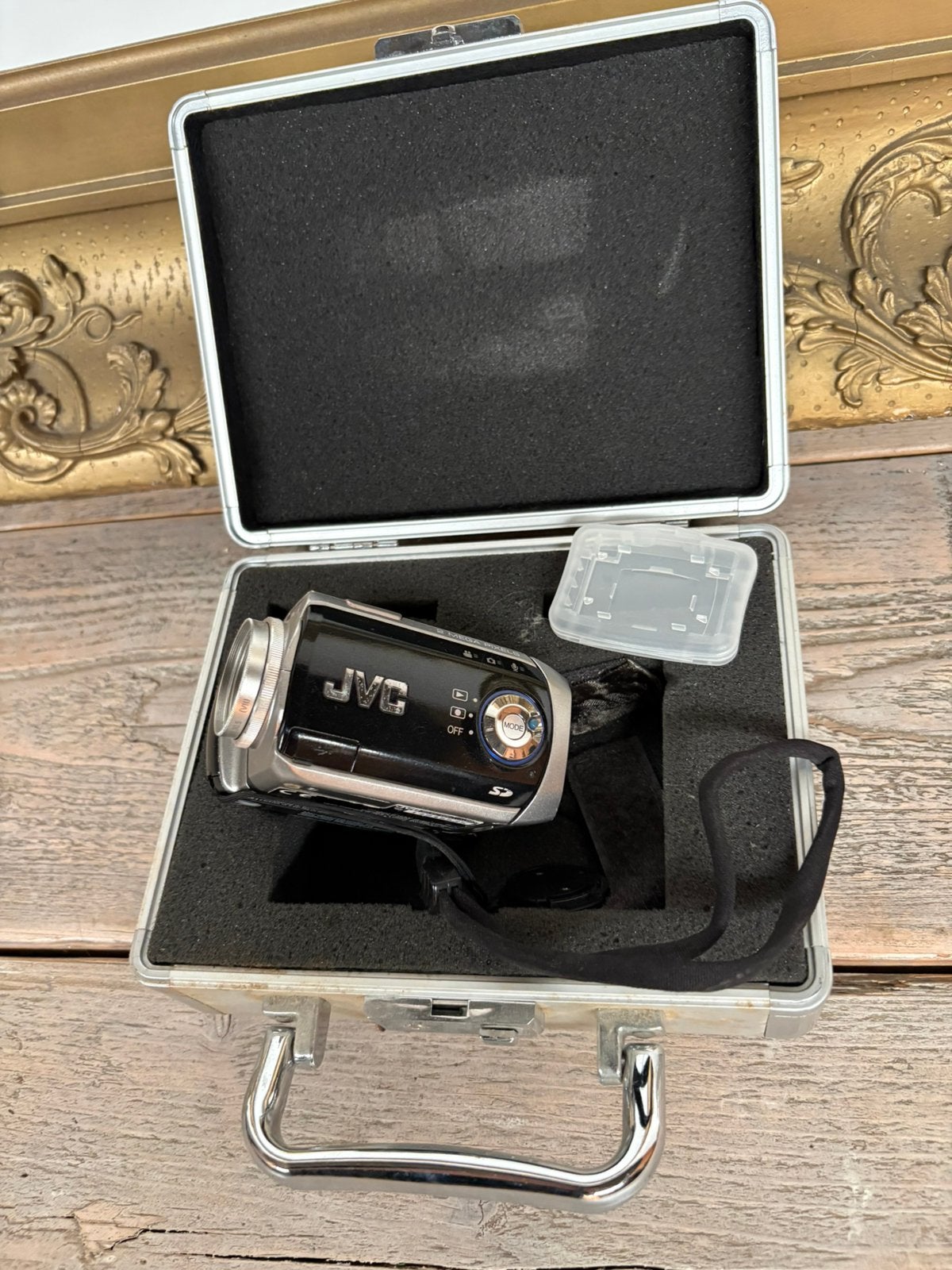 Jvc camera video oud met kistje videocamera, Mini dv, JVC, 20x of meer, Ophalen of Verzenden