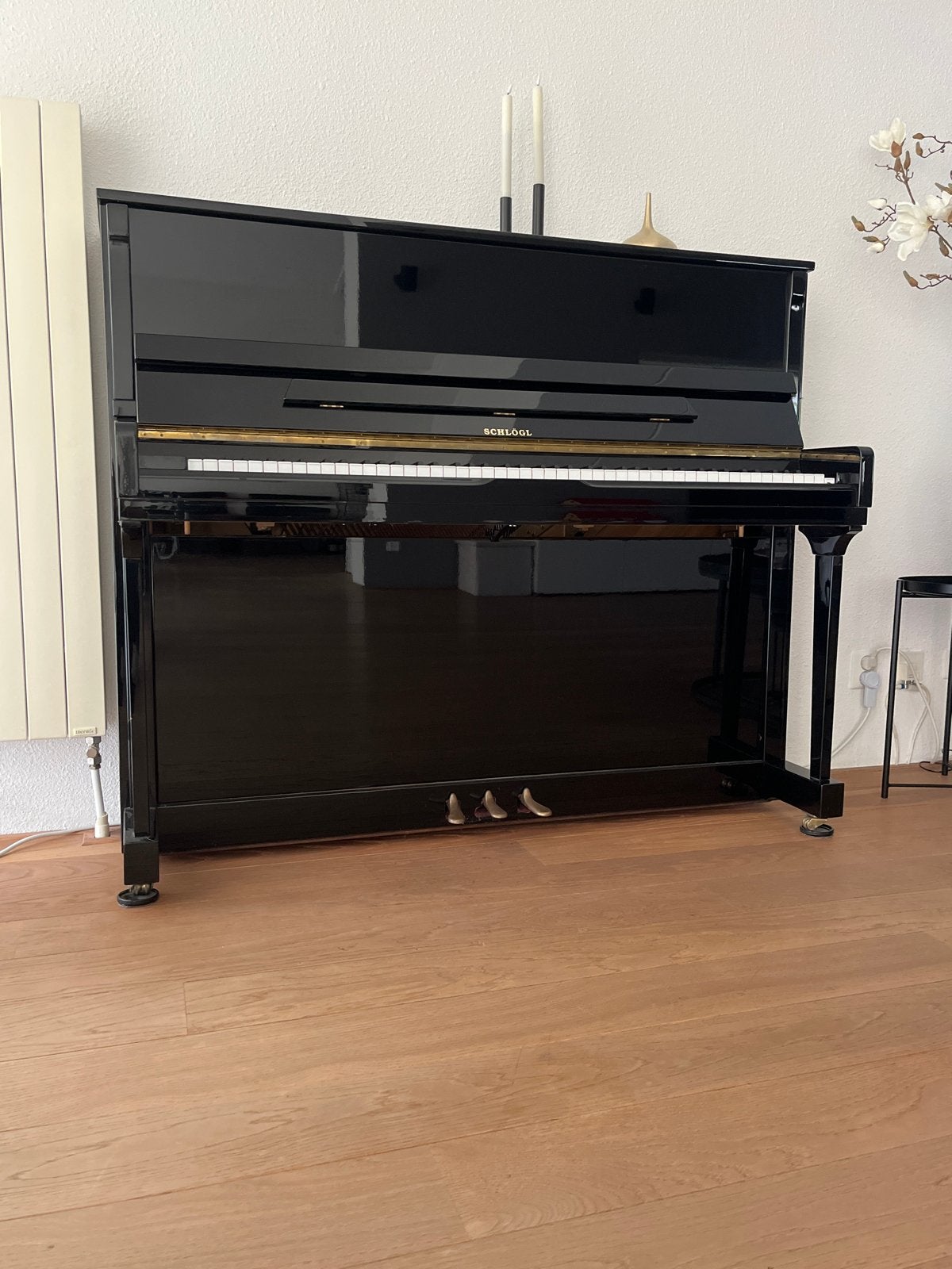 Zwarte hoogglans piano van Schlogl, Muziek en Instrumenten, Piano's, Ophalen, Gebruikt, Zwart, Piano