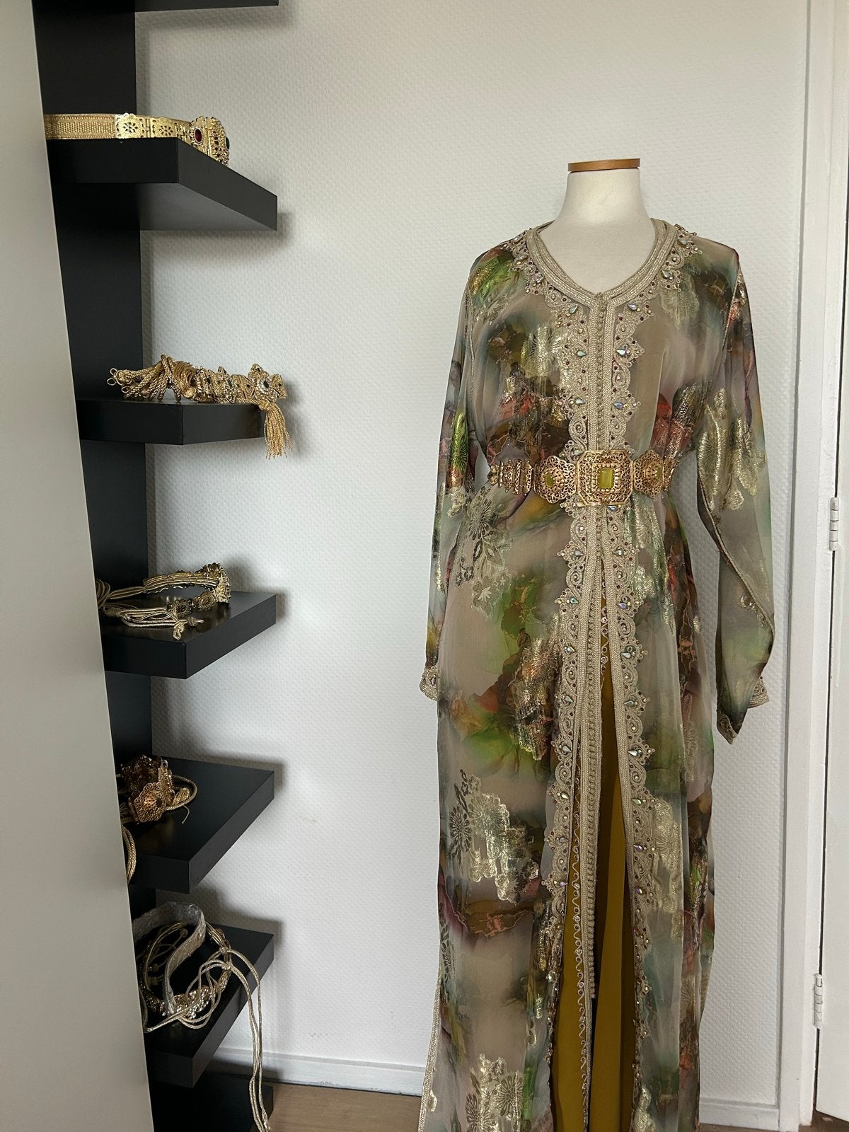 Prachtige Kaftan met Gouden Details en Riem, Overige typen, Meerkleurig, Zo goed als nieuw, Ophalen