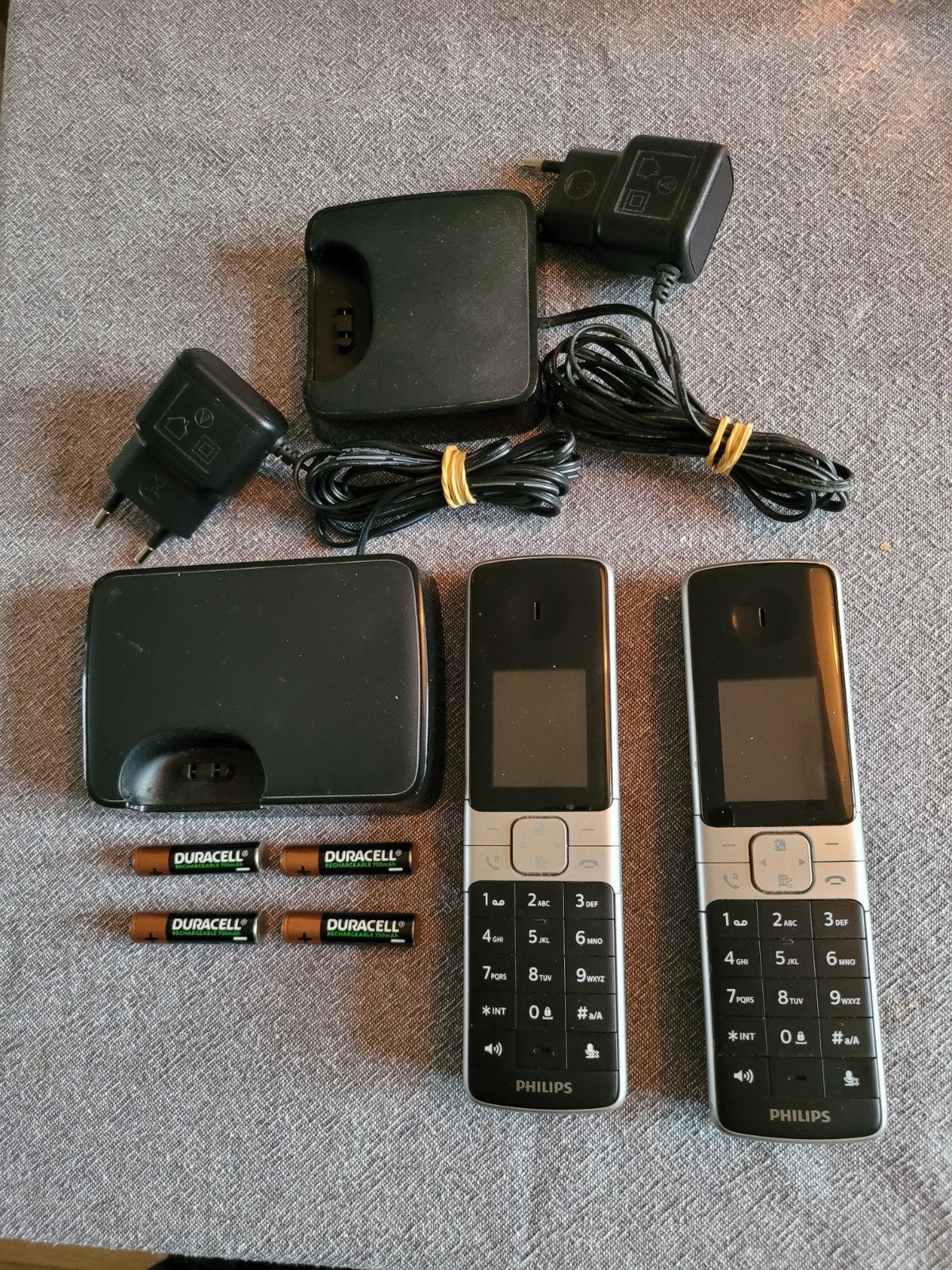 Philips D63x DECT Telefoon Duo Set met Oplader en Batterijen, Ophalen of Verzenden, Gebruikt, 2 handsets, Stralingsarm