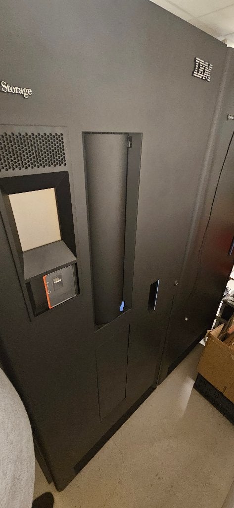 IBM TS3584-L53 met exp frame en 6 LTO drives, Computers en Software, Overige Computers en Software, Ophalen, Gebruikt
