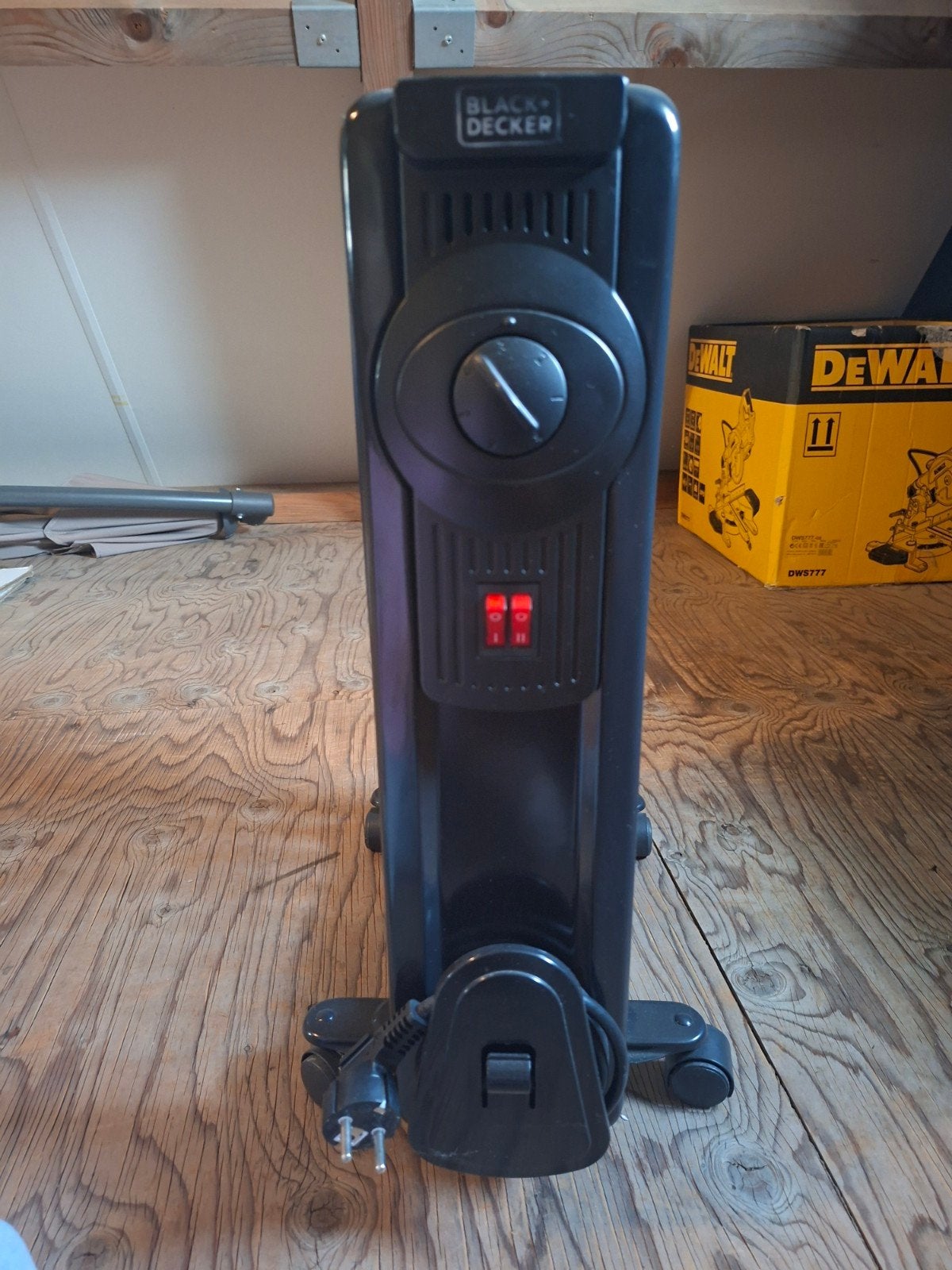 Black+Decker Oliegevulde Radiator - Compact & Mobiel, Ophalen, 30 tot 80 cm, Gebruikt, Radiator