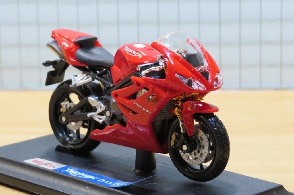 Triumph Daytona 675 1:18 rood, Maisto, May Cheong Group France S.A.S., Nieuw, Ophalen of Verzenden