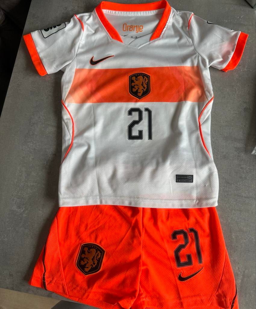 Voetbaltenue 116 en 140 uit Nederlands elftal, Maat XS of kleiner, Ophalen of Verzenden, Zo goed als nieuw, Shirt