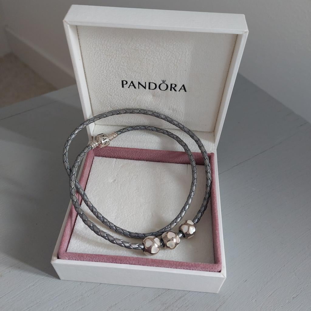 Pandora ketting met bedels - Zilver en Leer, Met hanger, Ophalen of Verzenden, Zo goed als nieuw, Grijs