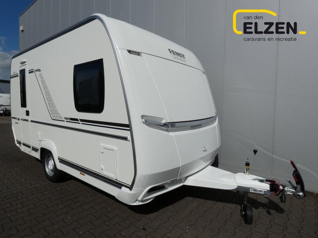 Fendt Apero Activ 390 FH Model 2026, Black Edition, Caravans en Kamperen, Schokbreker, Bedrijf, Treinzit, Tot en met 3