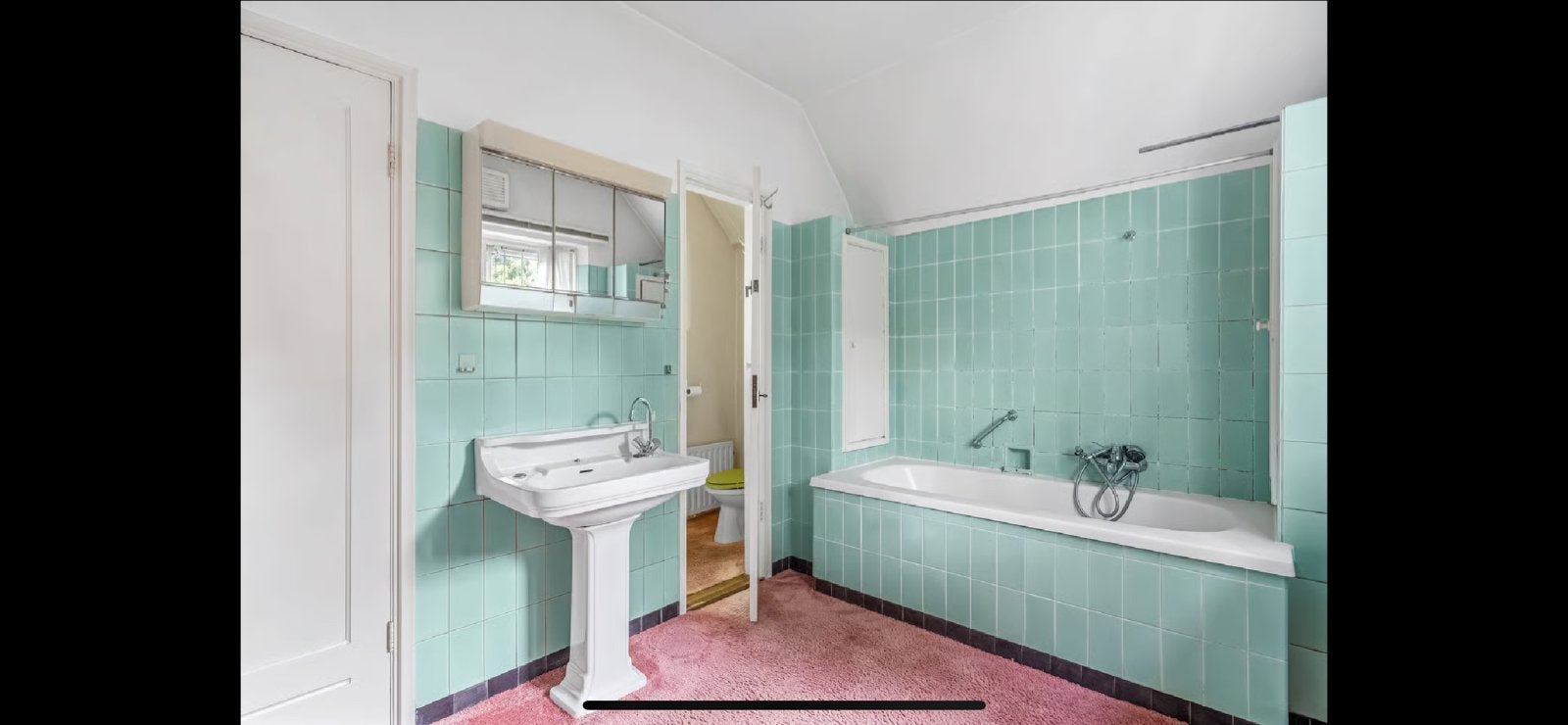 2 Retro Badkamers met Klassieke Tegels en Sanitair, Ophalen, Gebruikt, Steen, Bad