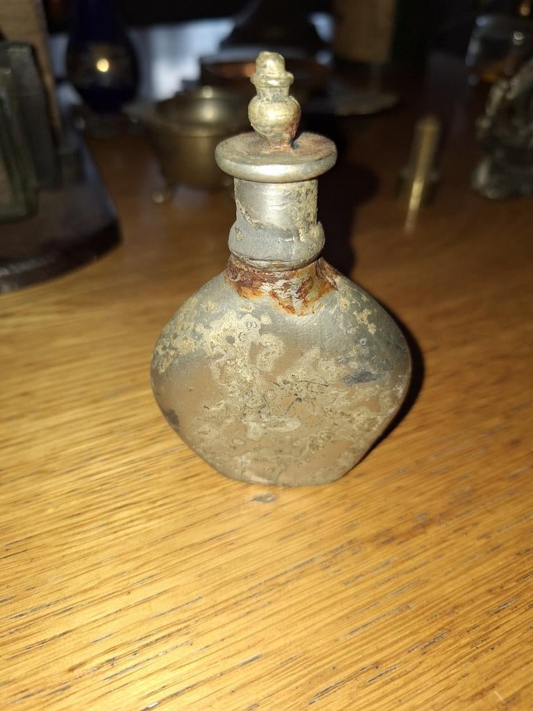 Oud metalen flesje met dop, Ophalen of Verzenden