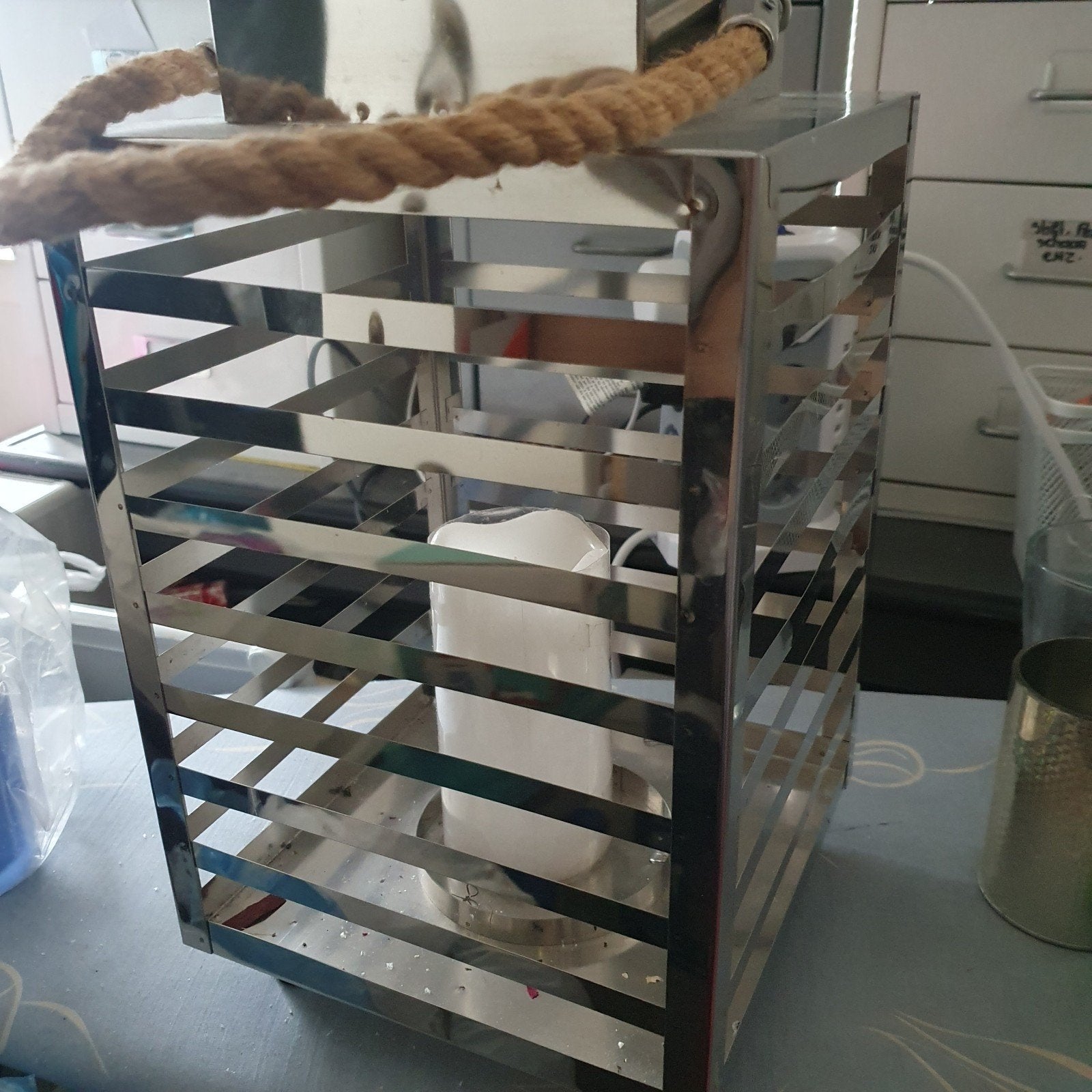 GROTE ALUMINIUM WINDLICHT  ZONDER INHOUD, Huis en Inrichting, Woonaccessoires | Kandelaars en Kaarsen, Ophalen, Metaal