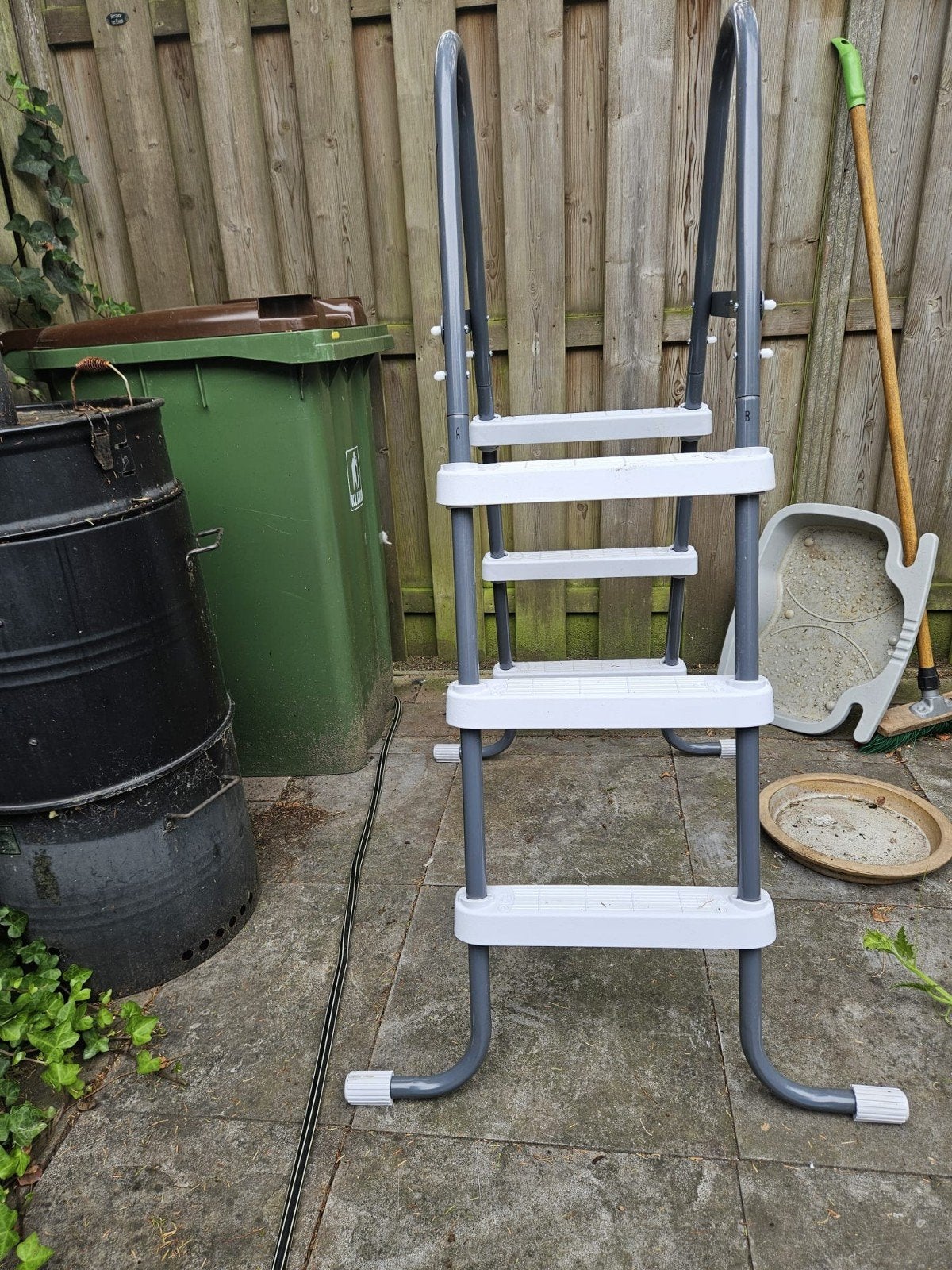 Zwembadladder - Handige en stevige opstap voor zwembad, Ophalen, Nieuw, Minder dan 2 meter