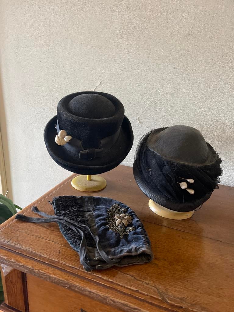 Vintage Zwarte Hoeden en antieke bonnet, Kleding | Dames, Hoeden en Petten, Ophalen of Verzenden, Gedragen, One size fits all