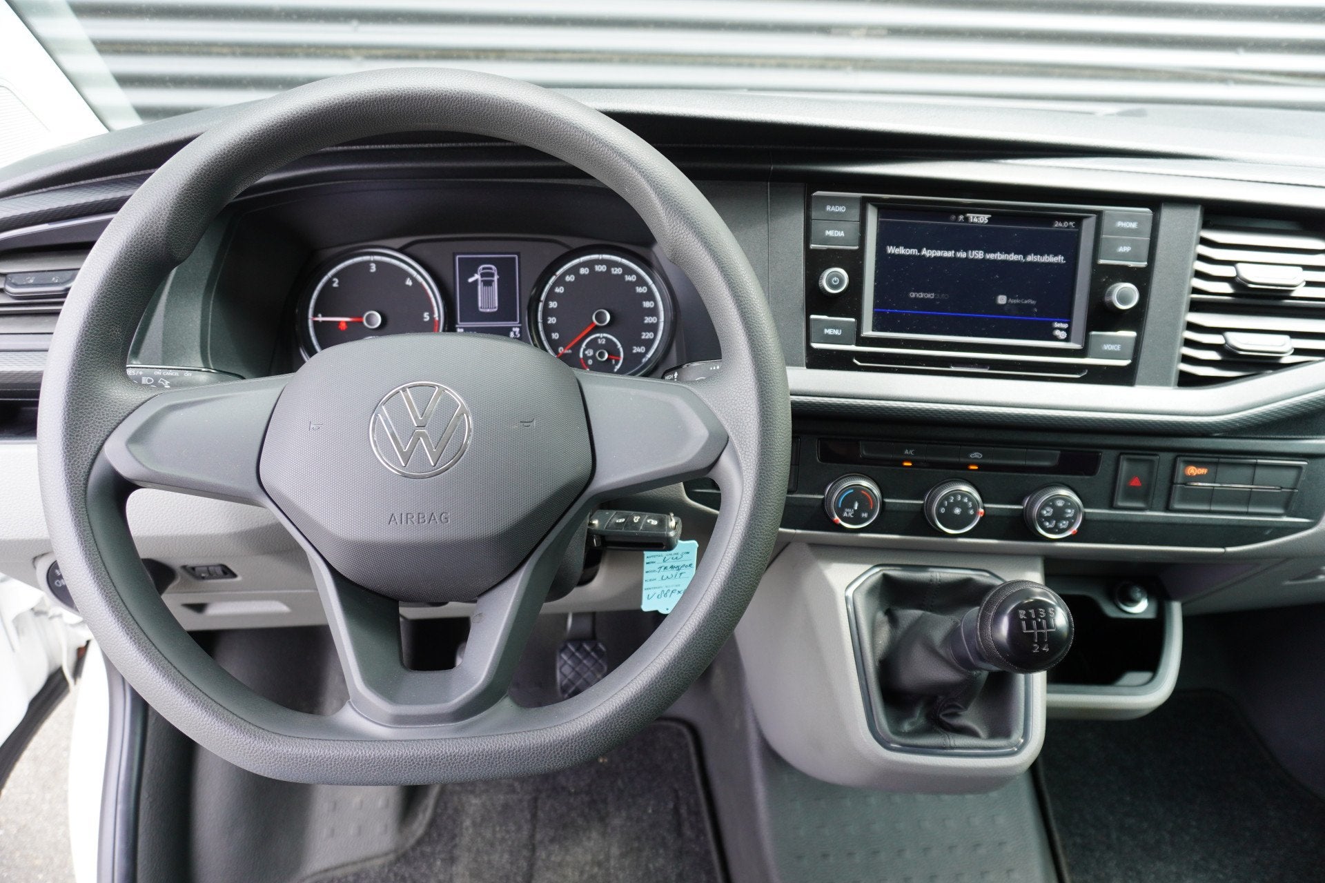 Volkswagen Transporter 110pk L2H1 Comfortline Cruise control, Auto's, Voorwielaandrijving, Gebruikt, Euro 6, 4 cilinders