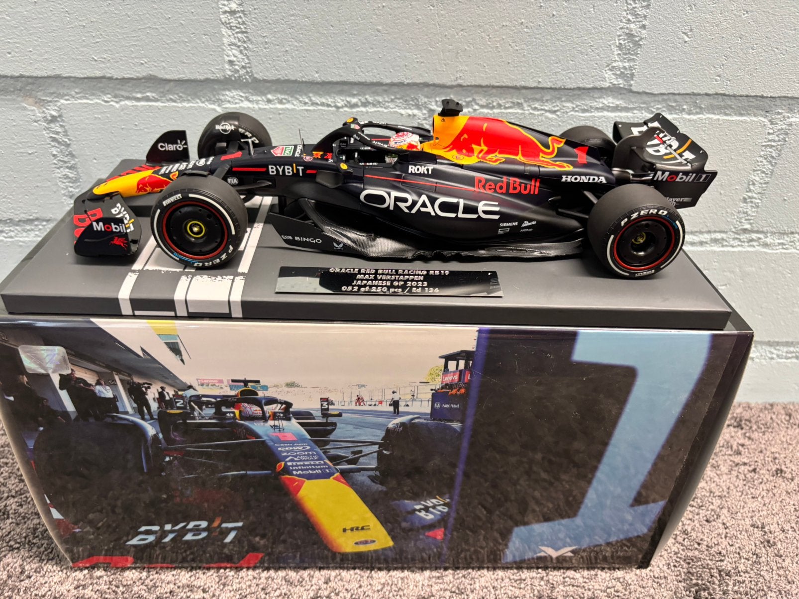 Max verstappen RB19 japan 2023 1:18 model, Ophalen of Verzenden, Zo goed als nieuw, Formule 1