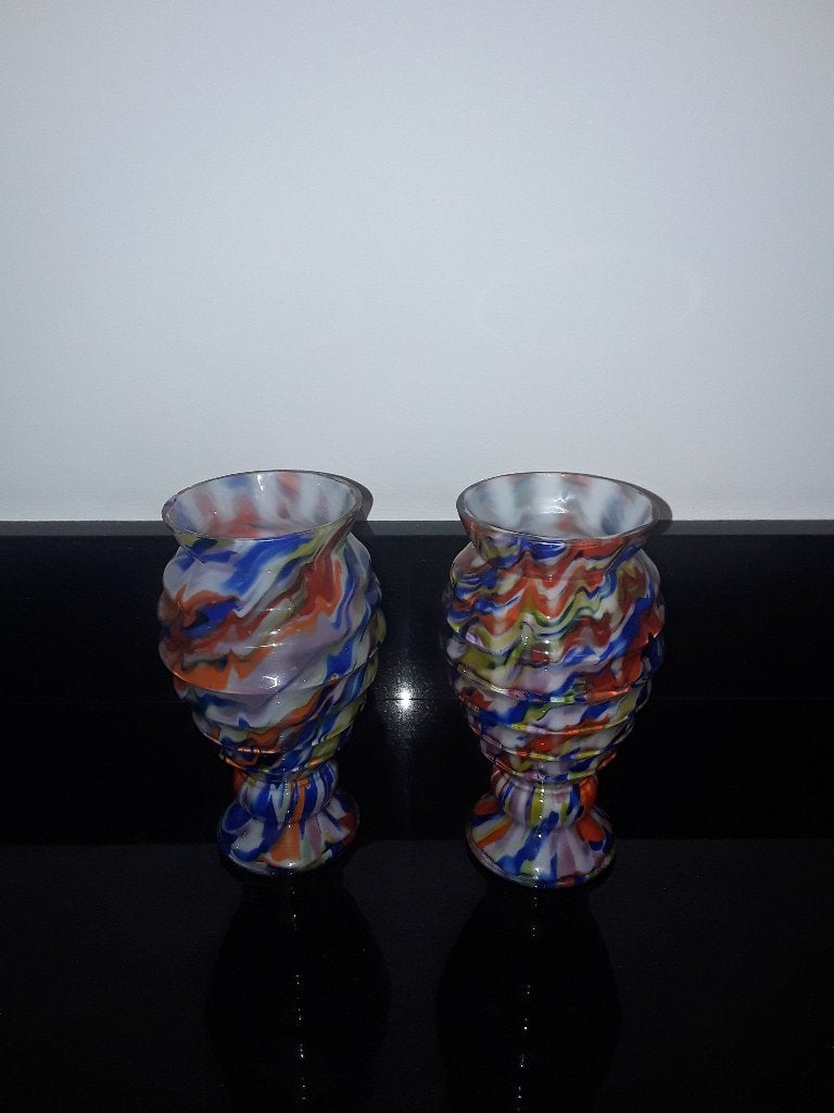 2 Antieke jaren 30 felgekleurde glazen vaasjes, Verzenden