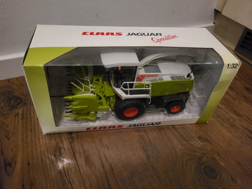 Claas Jaguar 900 speedstar universal hobbies 1:32, Hobby en Vrije tijd, Ophalen of Verzenden, Zo goed als nieuw, Tractor of Landbouw