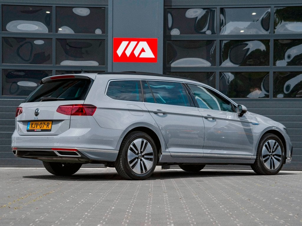Volkswagen PASSAT 1.4 TSI PHEV GTE Business Pano|Trekhaak|He, Gebruikt, 4 cilinders, Met garantie (alle), Plug-in hybride