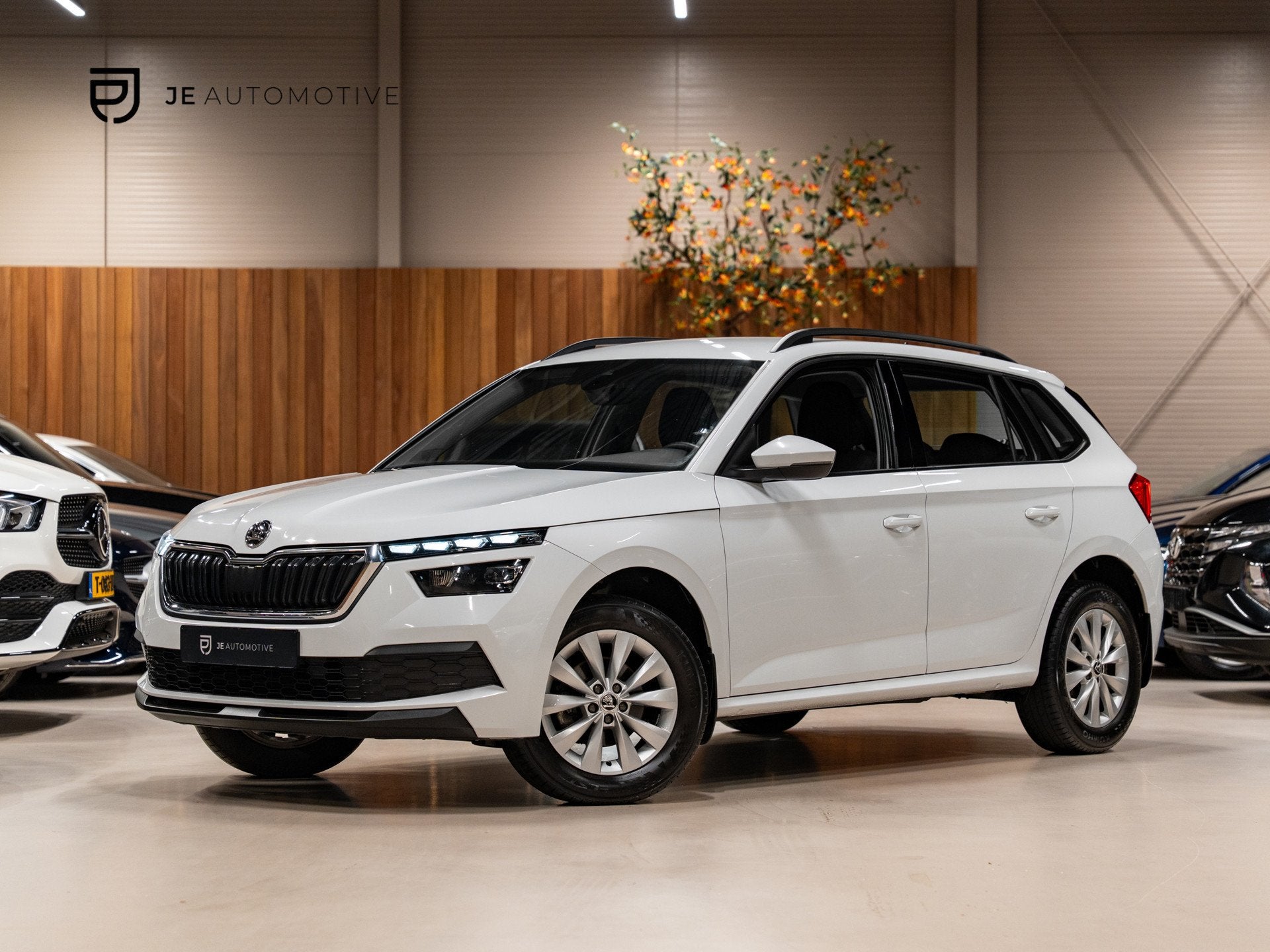 Skoda Kamiq 1.0 TSI DSG Business Edition, Apple Carplay, And, Stof, Gebruikt, Zwart, 1156 kg