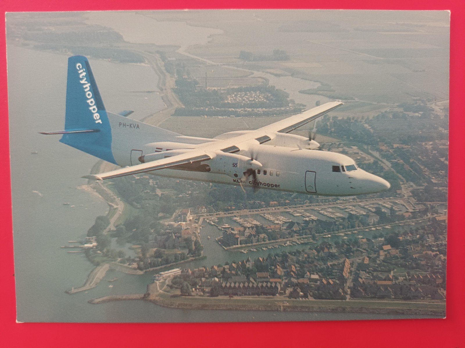 ansichtkaart KLM Cityhopper Fokker 50, Ophalen of Verzenden, Zo goed als nieuw, Kaart, Foto of Prent