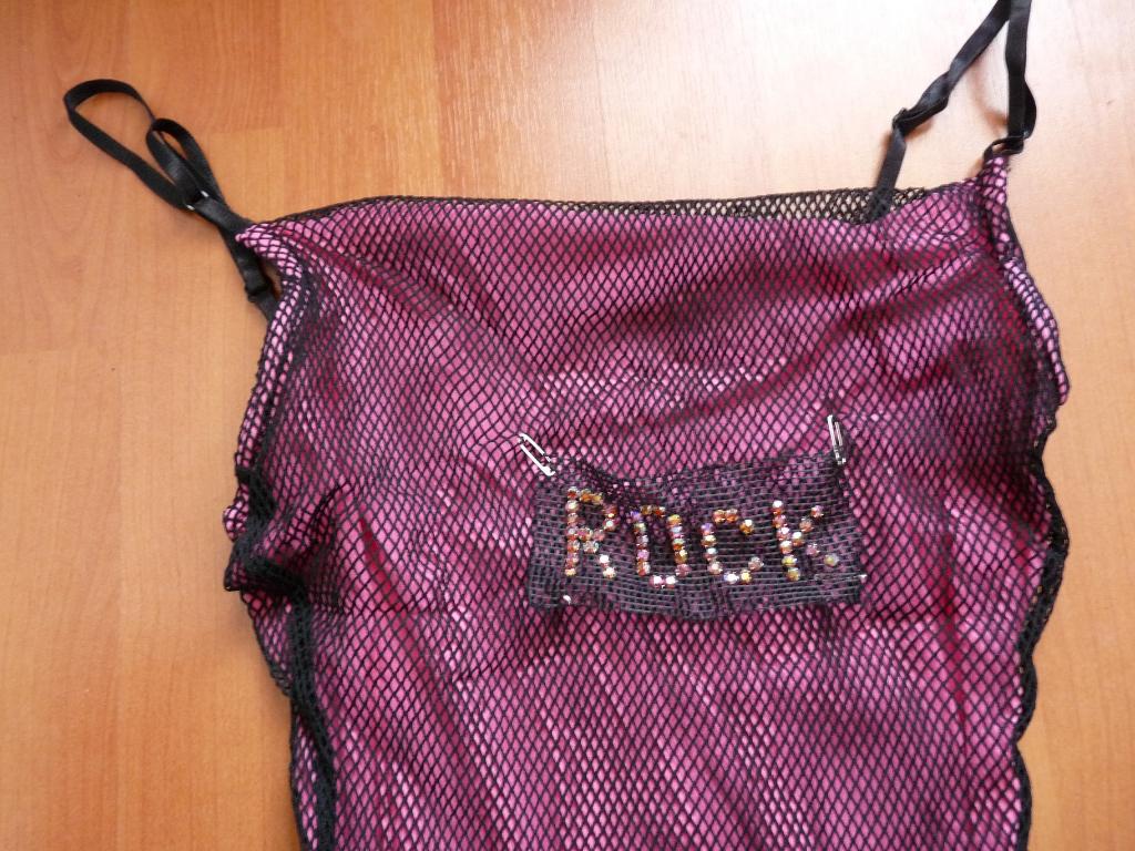 Stoer en sexy roze met zwart netjurkje - T1 rock, Kleding | Dames, Nieuw, Ophalen of Verzenden, Roze, Maat 36 (S)