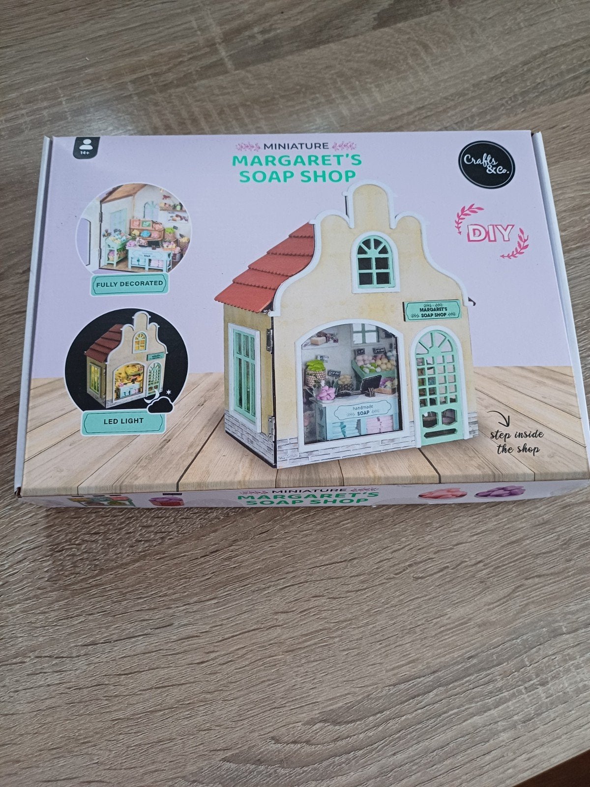 Te koop Action DIY knutselpakketje Margaret's Soap Shop, Ophalen of Verzenden, Knutselwerk