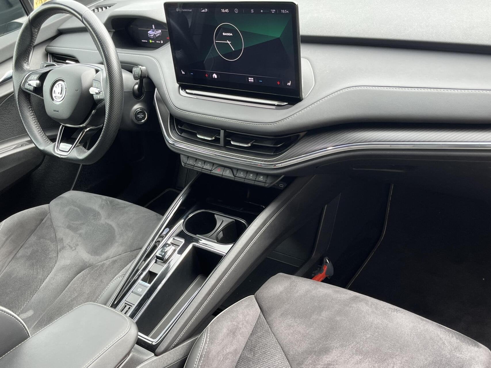 Skoda Enyaq iV 80 Sportline 204PK BTW ACC+TREKHAAK+KEYLESS, Achterwielaandrijving, Gebruikt, Zwart, 80 kWh