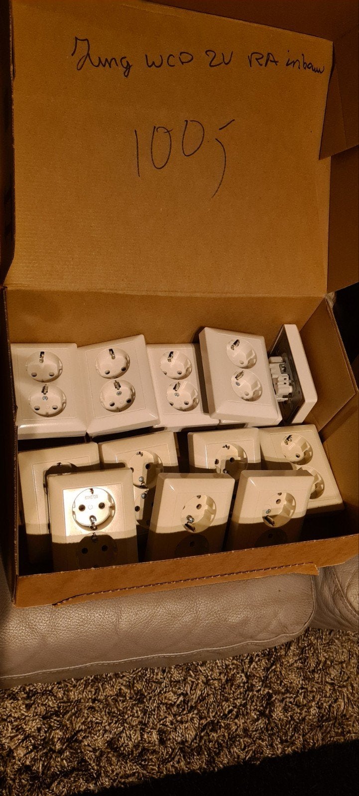 Jung WCD 2V RA inbouw. 6 stuks wit en 7 stuks creme, Ophalen of Verzenden, Stopcontact