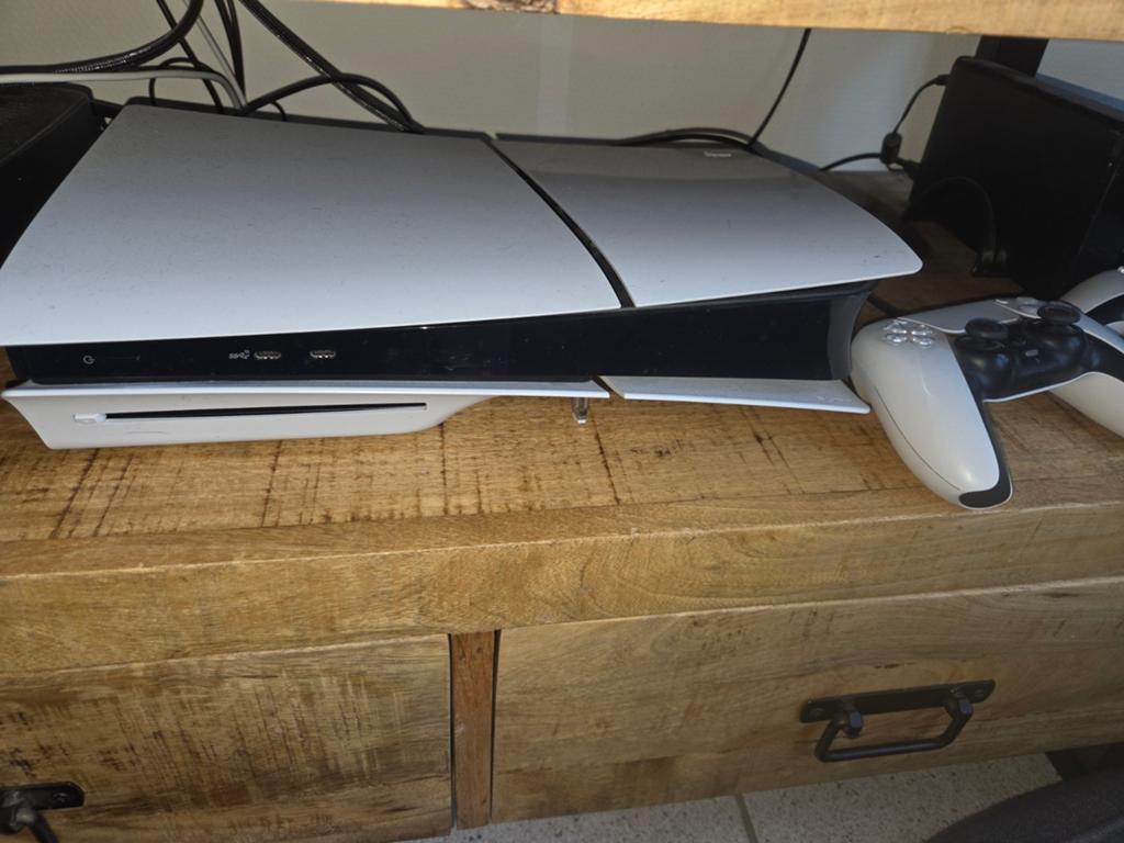 PS5 slim disk edition met 2 controllers en 6 spellen., Ophalen, Zo goed als nieuw