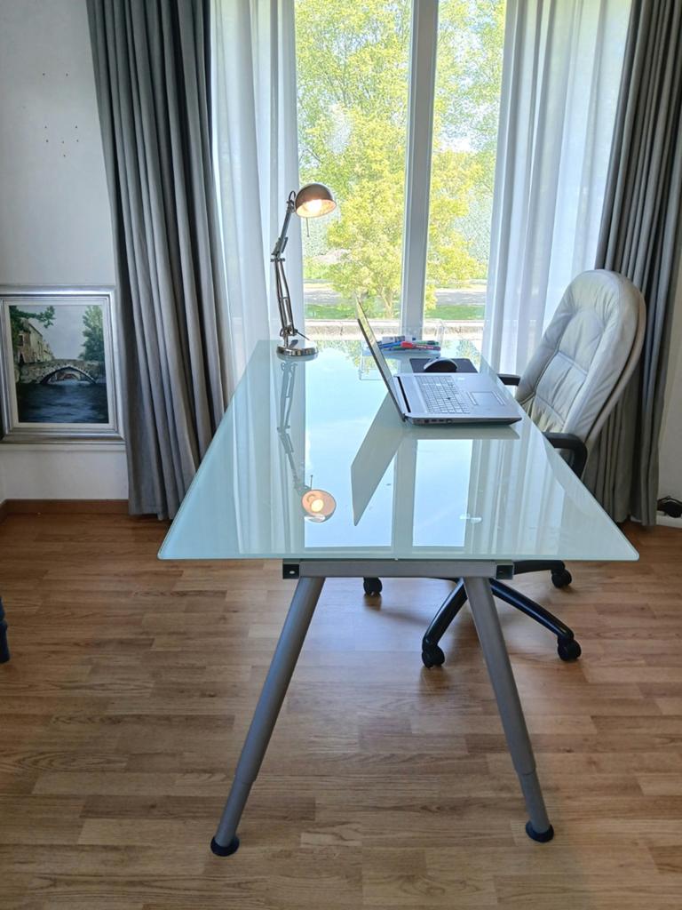 IKEA Galant bureau met glazen blad, Ophalen, 160 cm, Gebruikt, IKEA