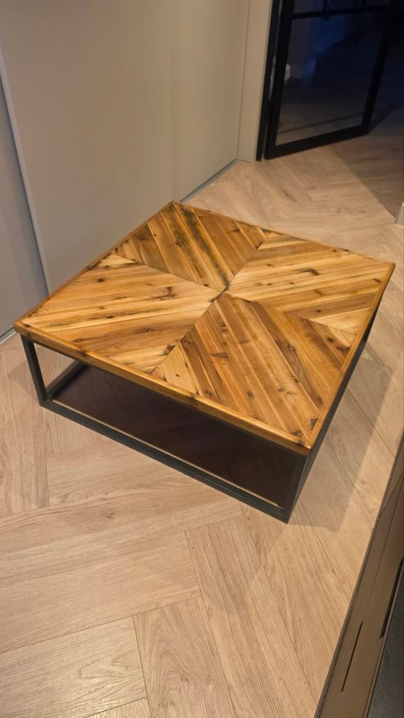 Salontafel 80x80 cm met een mooie hongaarse punt blad., Overige houtsoorten, 50 tot 100 cm, Vierkant, Zo goed als nieuw