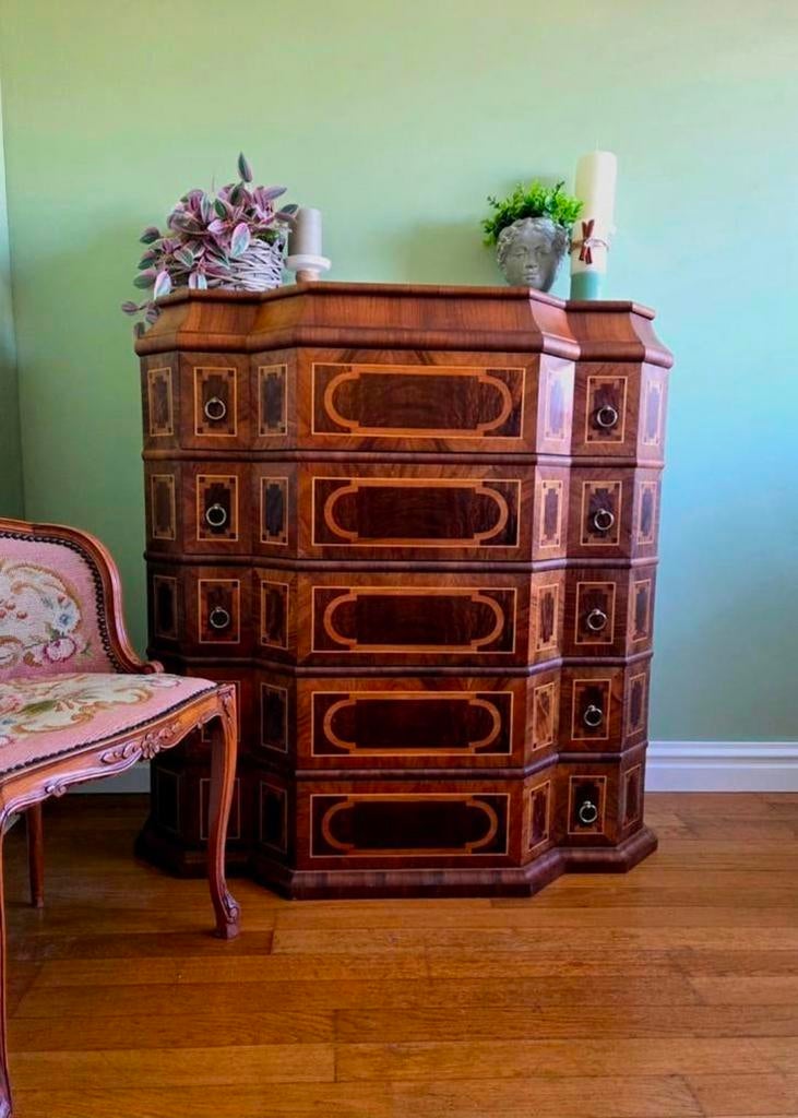 Commode met houtsnijwerk in perfecte staat, Kersenhout, 100 tot 150 cm, 5 laden of meer, 100 tot 150 cm