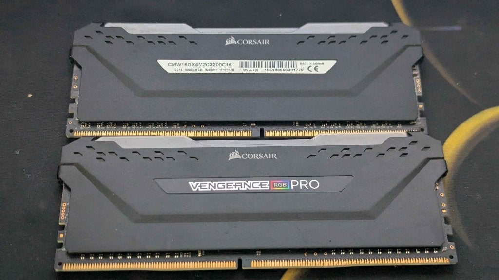 RAM 2x8gb Corsair Vengeance pro RGB DDR4 3200Mhz, Computers en Software, DDR4, Ophalen of Verzenden, Zo goed als nieuw, Desktop