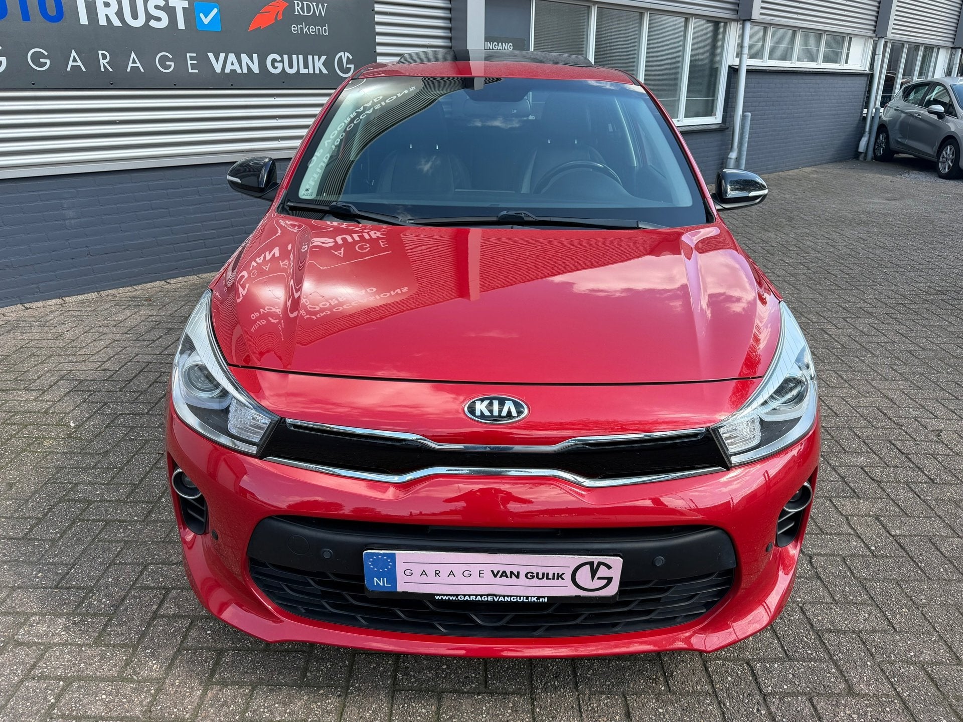 Kia Rio 1.0 120PK TGDI Platinum Clima,Cruise,Schuifdak,Apple, Voorwielaandrijving, 450 kg, Gebruikt, Zwart