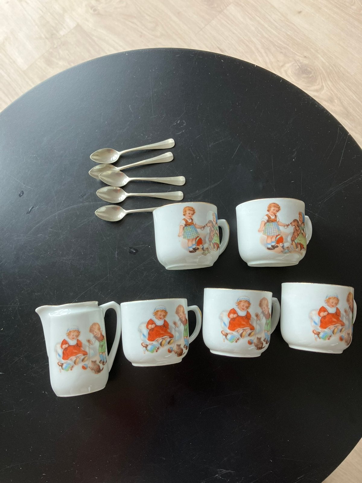 Antieke kindermokjes met kan en lepeltjes, Antiek en Kunst, Antiek | Speelgoed, Ophalen of Verzenden