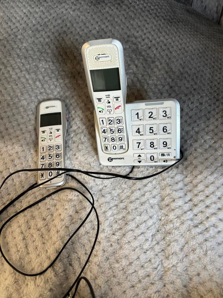 Geemarc seniorentelefoon met grote toetsen en 2 handsets, Ophalen, Gebruikt, 2 handsets