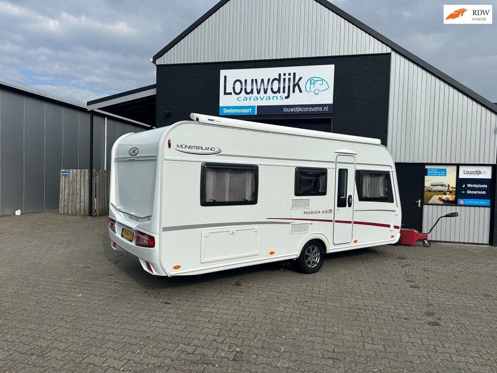 LMC Musica 490 E ’20 (Mover, Enkele Bedden, Rondzit), Caravans en Kamperen, Caravans, Rondzit, 7 tot 8 meter, Bedrijf, Kelvinstraat 23
7701BZ  Dedemsvaart, NL