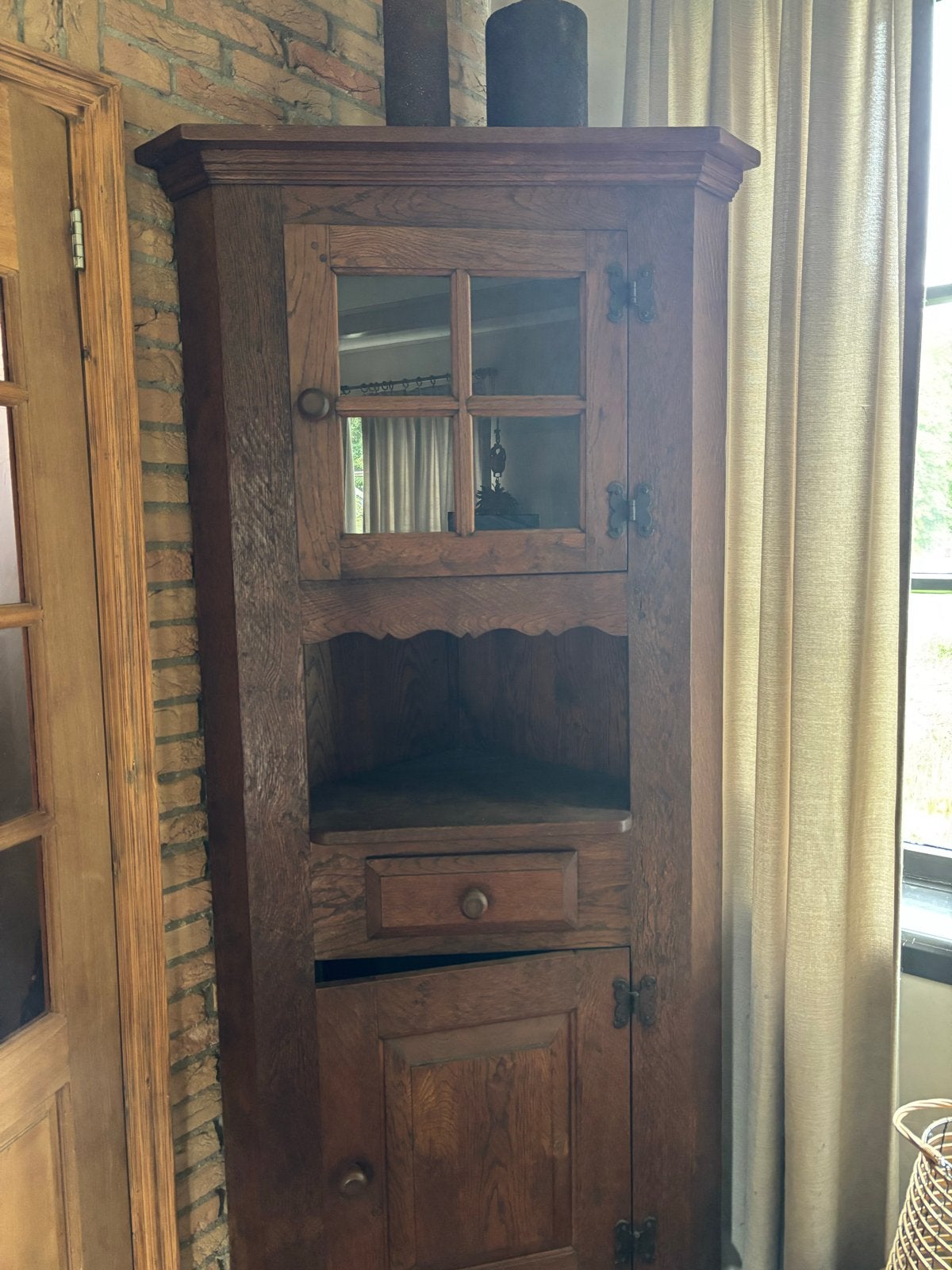 Antieke houten hoekkast met glas en lade, Ophalen