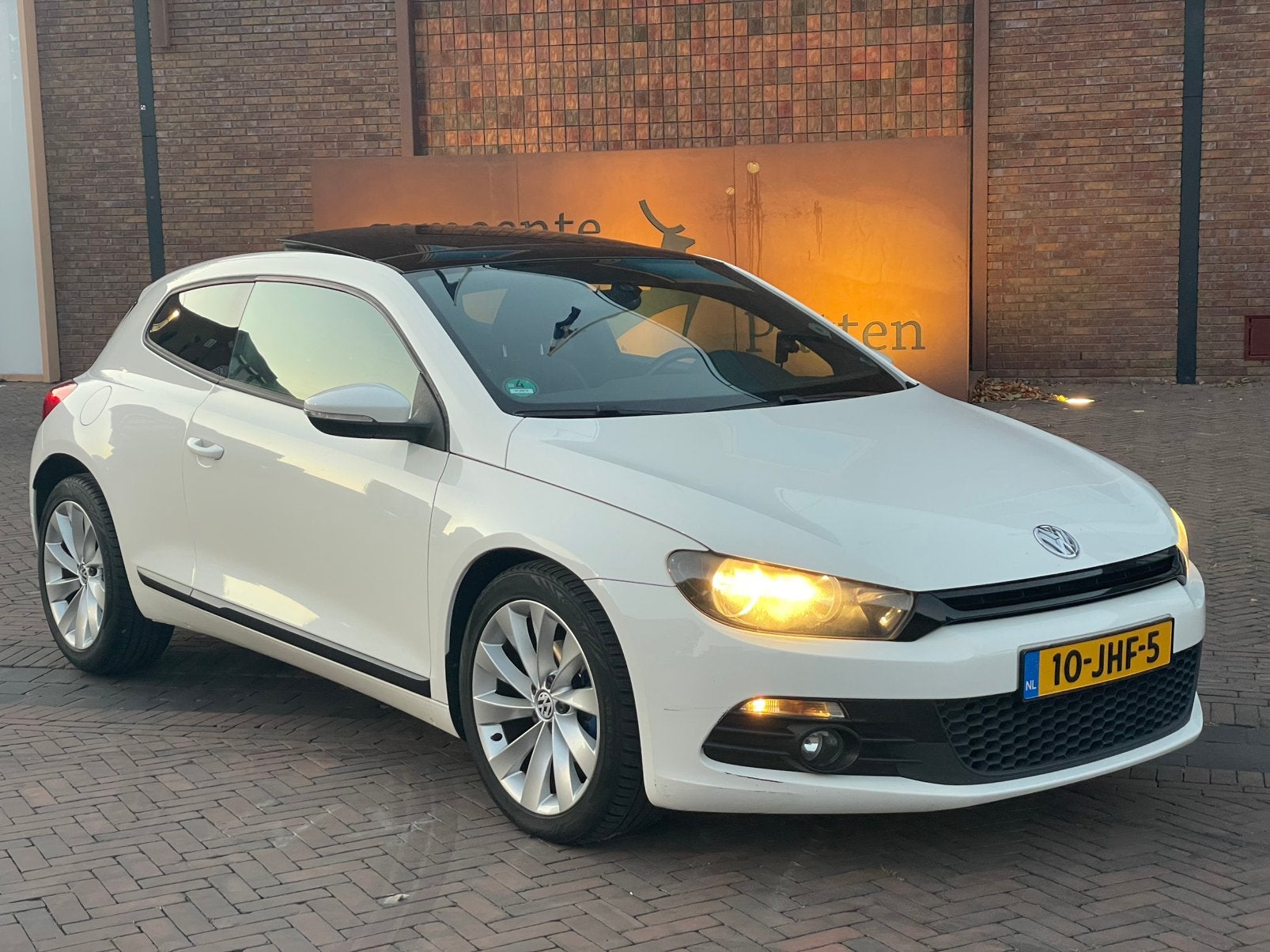 Volkswagen Scirocco 1.4 TSI 90KW 2009 Wit, Auto's, Volkswagen, Voorwielaandrijving, 4 cilinders, 4 stoelen, 1219 kg