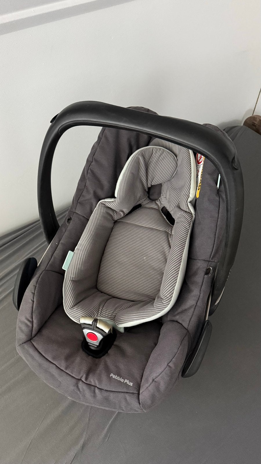 Maxi Cosi Pebble Plus met baby inzet (2017), Ophalen, Autogordel of Isofix, Gebruikt, Zijbescherming