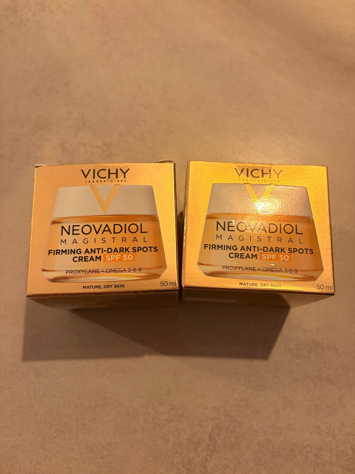 2x Vichy Neovadiol Magistral SPF50 Anti-pigment dag Crème, Ophalen of Verzenden, Nieuw, Gehele gezicht, Verzorging