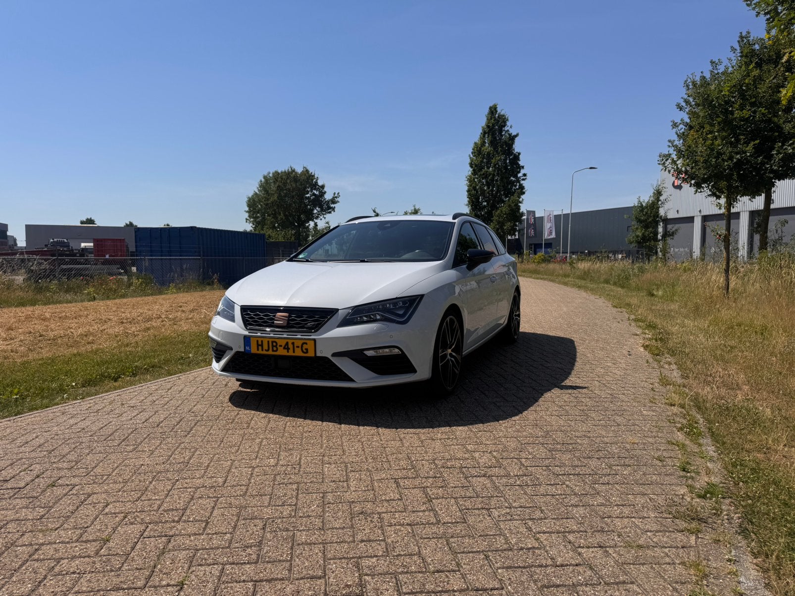 Seat Leon 2.0 TSI 300PK 4DRIVE |Acc|Pano|Virtualcockpit, Automaat, 4 cilinders, 1984 cc, Wit