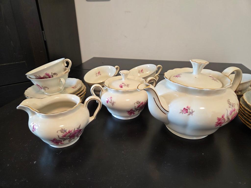 Compleet puntgaaf 12-pers Mosa servies met roze roosjes, Antiek en Kunst, Ophalen