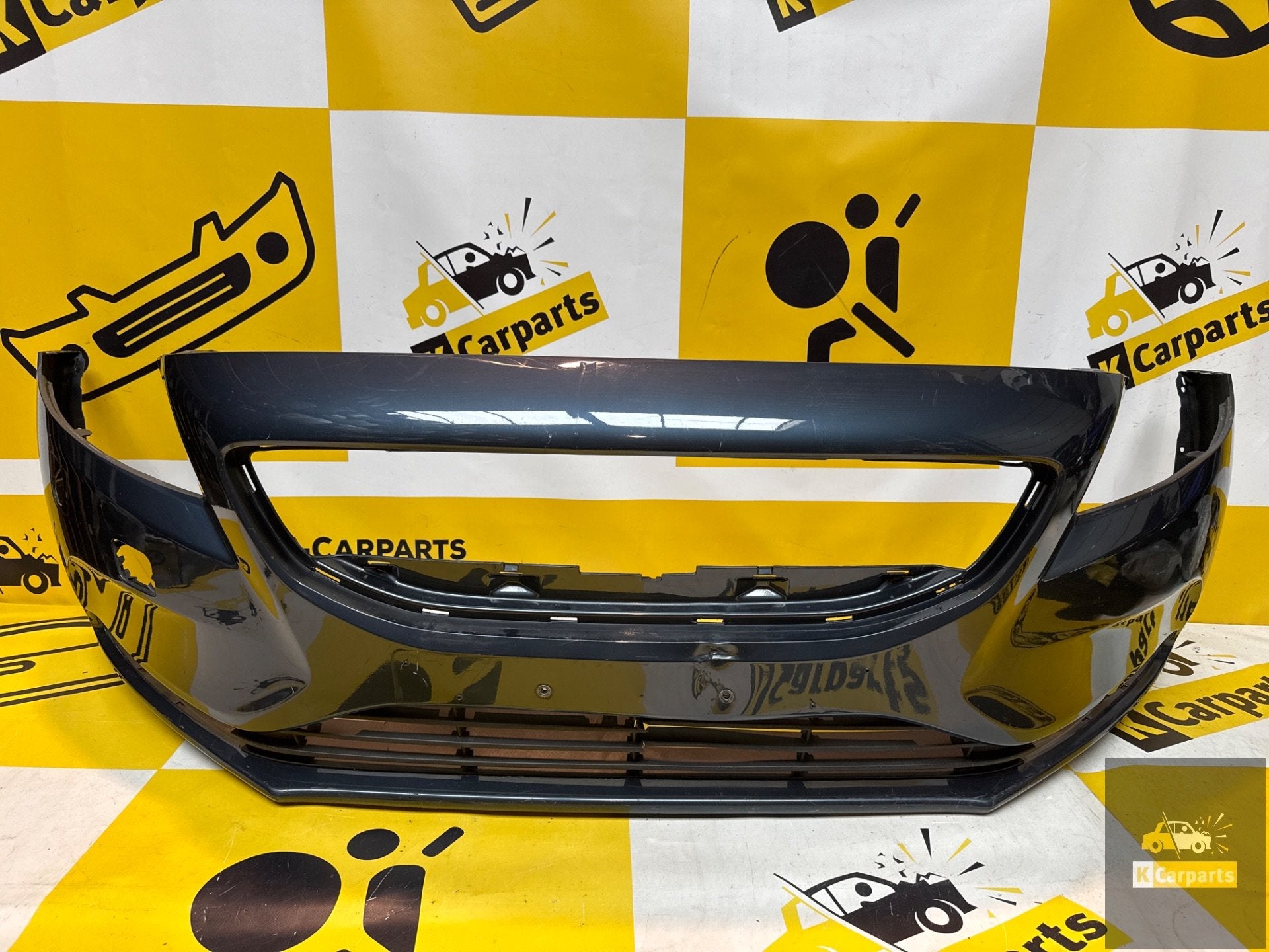 Volvo v40 Voorbumper KLS Normaal bumper