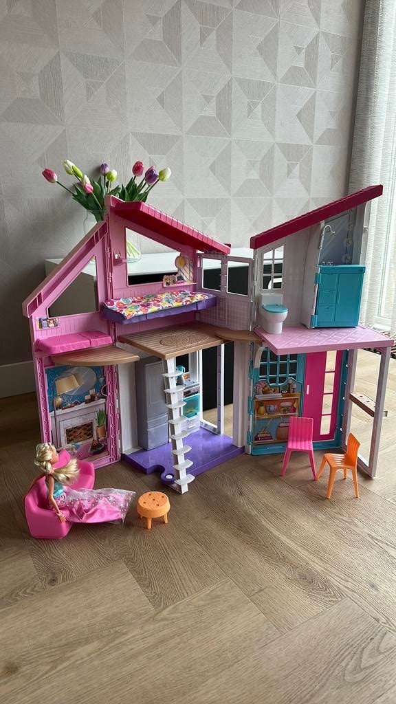 Barbie huis Malibu, Kinderen en Baby's, Speelgoed | Poppenhuizen, Ophalen of Verzenden, Zo goed als nieuw, Poppenhuis
