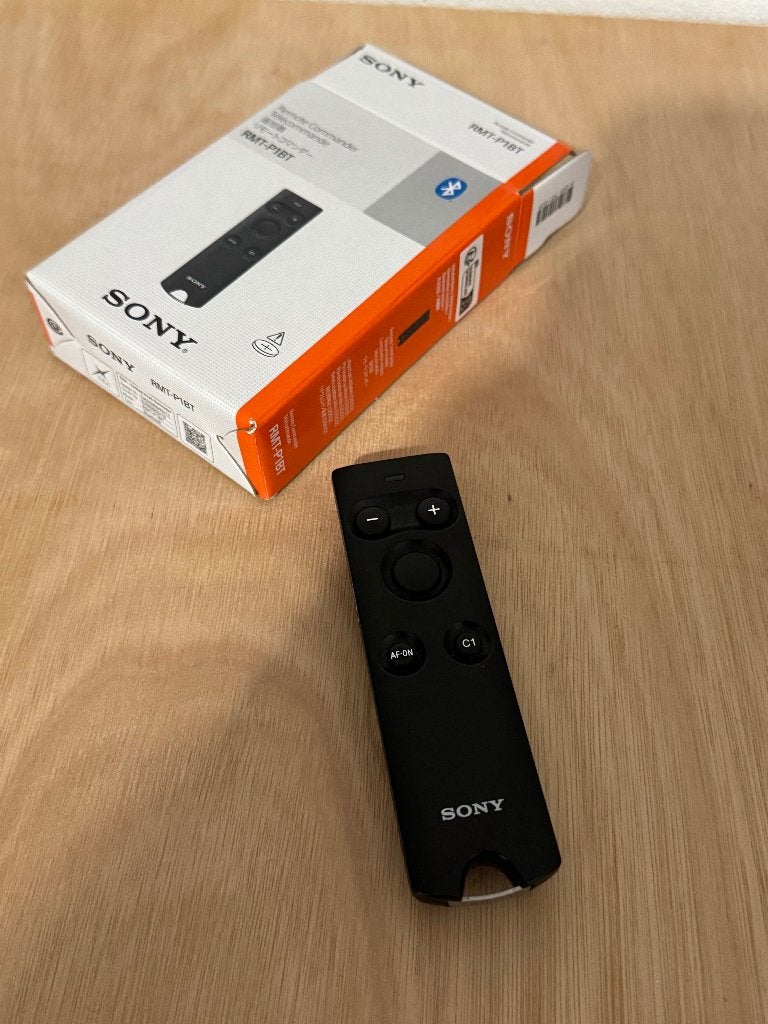Sony RMT-P1BT Bluetooth afstandsbediening, zgan met doos, Audio, Tv en Foto, Overige typen, Ophalen of Verzenden, Zo goed als nieuw