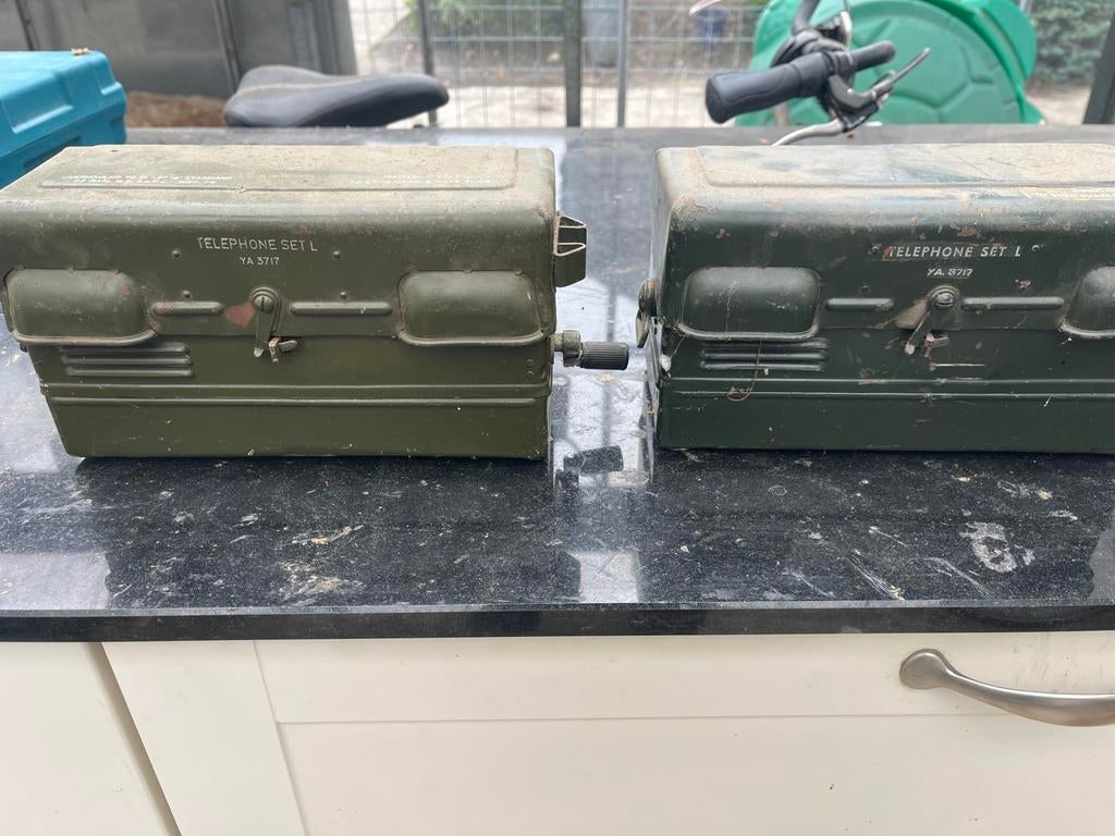 Vintage Militaire Veldtelefoons (2 stuks) - Type L, Telecommunicatie, Ophalen, Gebruikt, 2 handsets