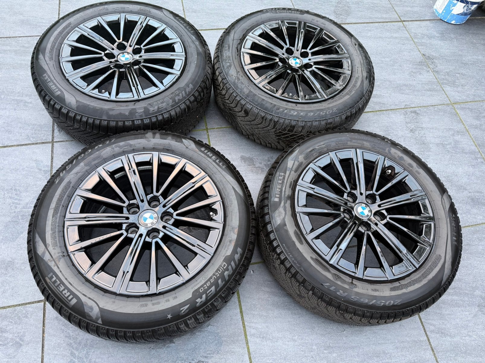 ORIGINELE 17” BMW X1 iX1 U11 / X2 U10 velgen + winter banden, Ophalen, Gebruikt, Banden en Velgen, 17 inch