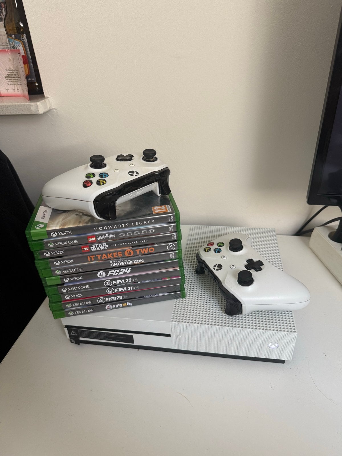 Xbox One S + 2 controllers + 10 games, Ophalen, Met 2 controllers, Xbox One S, 1 TB