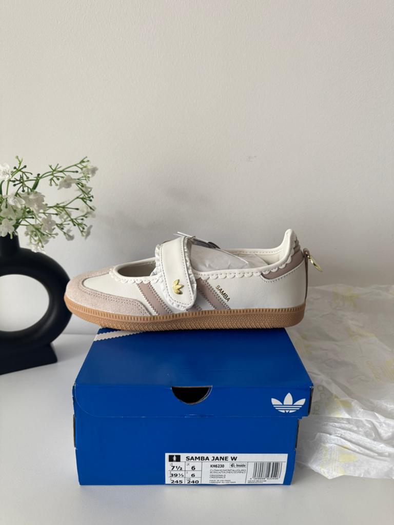 Adidas Samba Jane Ruffle W - Nieuw in doos, Kleding | Dames, Schoenen, Ophalen of Verzenden, Nieuw, Wit, Ballerina's