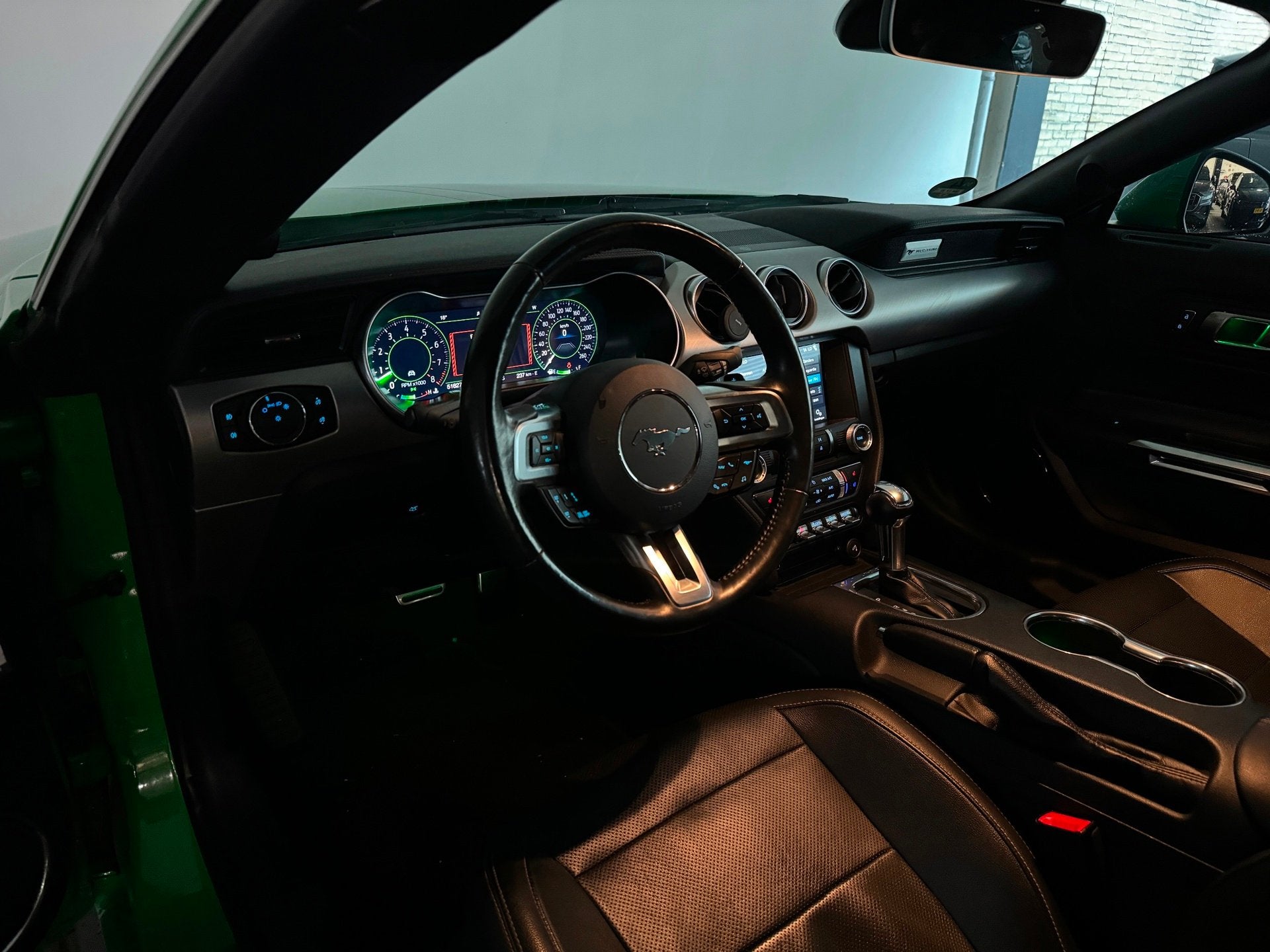 Ford Mustang Fastback 5.0 V8 GT Stoelverwarming |Stoelventil, Auto's, Automaat, Gebruikt, 4 stoelen, Bedrijf