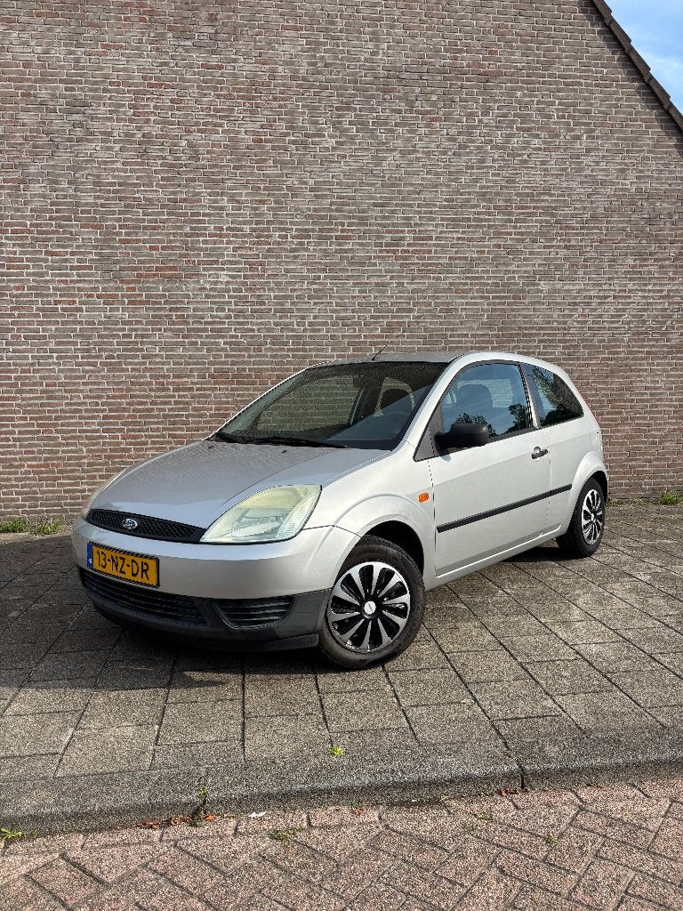 Ford Fiësta - 2004 - 113.000 km - NIEUWE KOPPELING - 1e eig, Stof, 40 €/maand, 4 cilinders, Origineel Nederlands